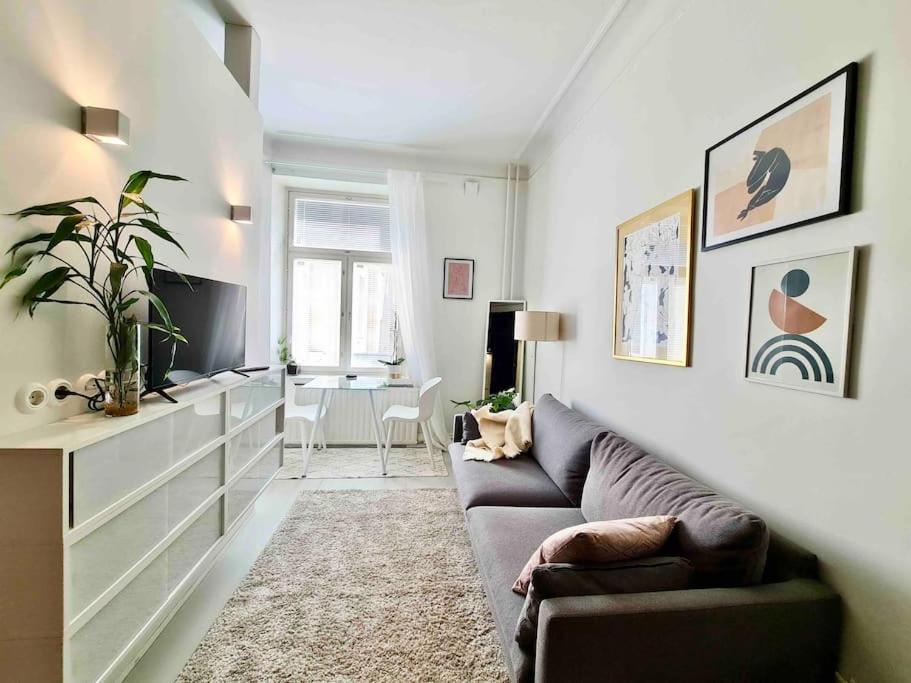 Stylish Studio In Downtown Хелзинки Екстериор снимка