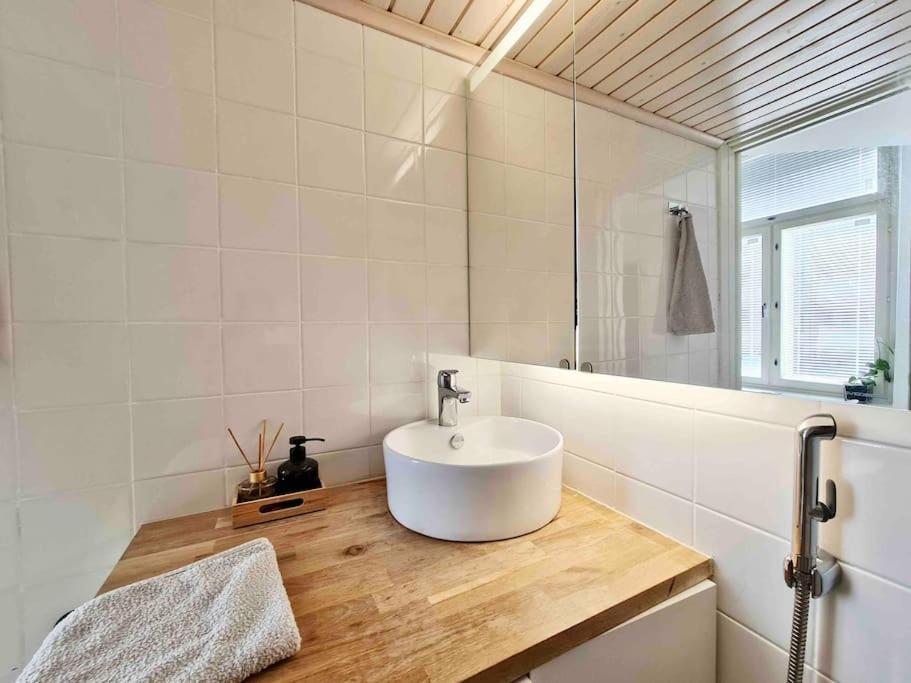 Stylish Studio In Downtown Хелзинки Екстериор снимка